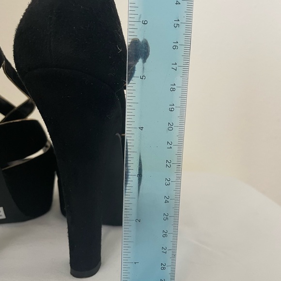 Gold and Black Dolce and Gabbana leather platforms - Picture 4 of 12